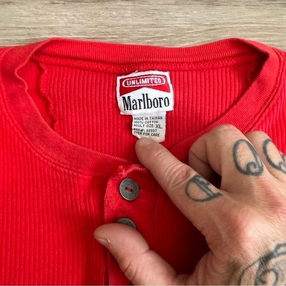 Vintage Marlboro long sleeve button henley shirt. Red color mens XL - Picture 3 of 4